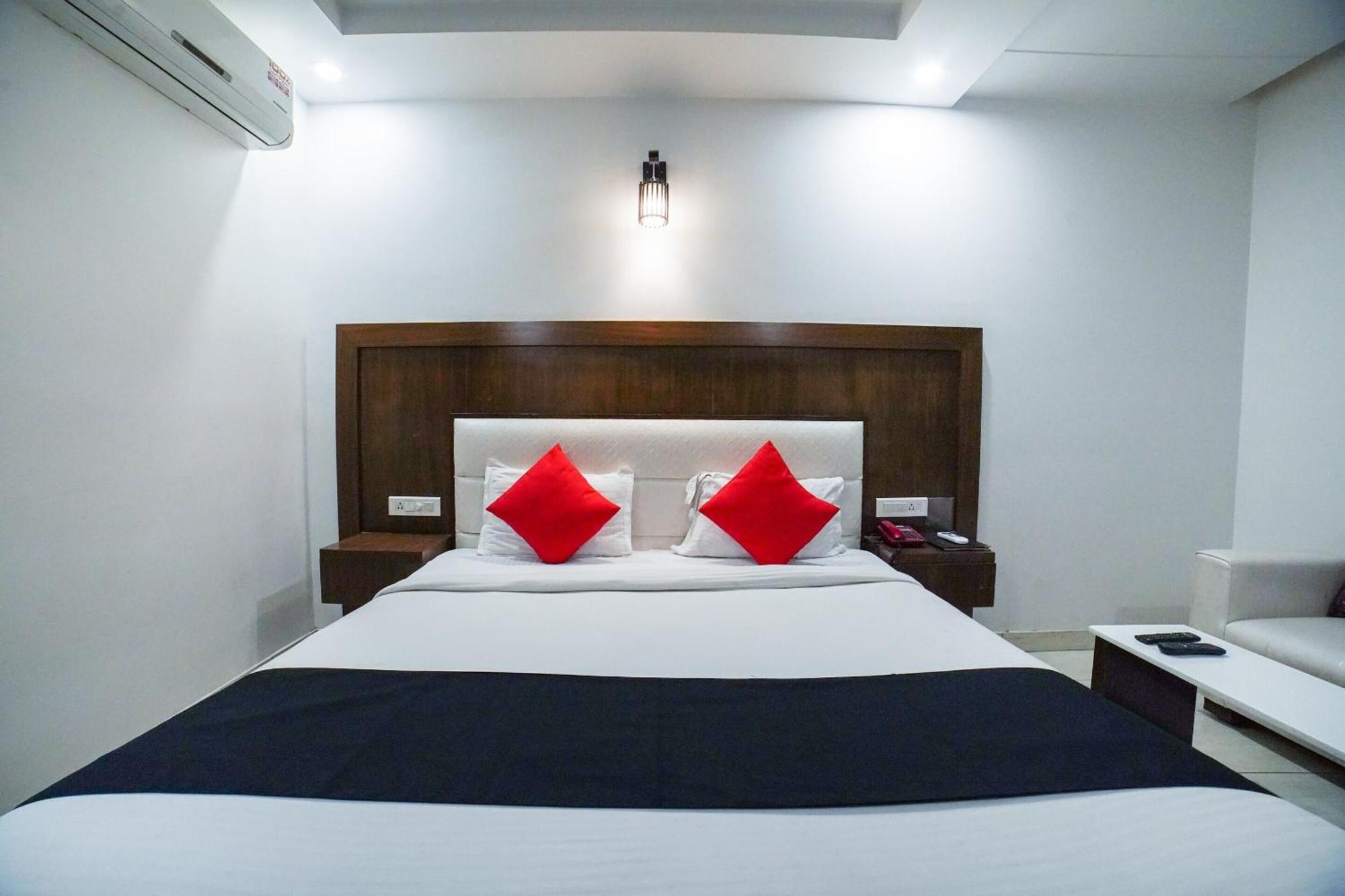 Collection O Prem Ratna Hotel Dehradun Exterior photo