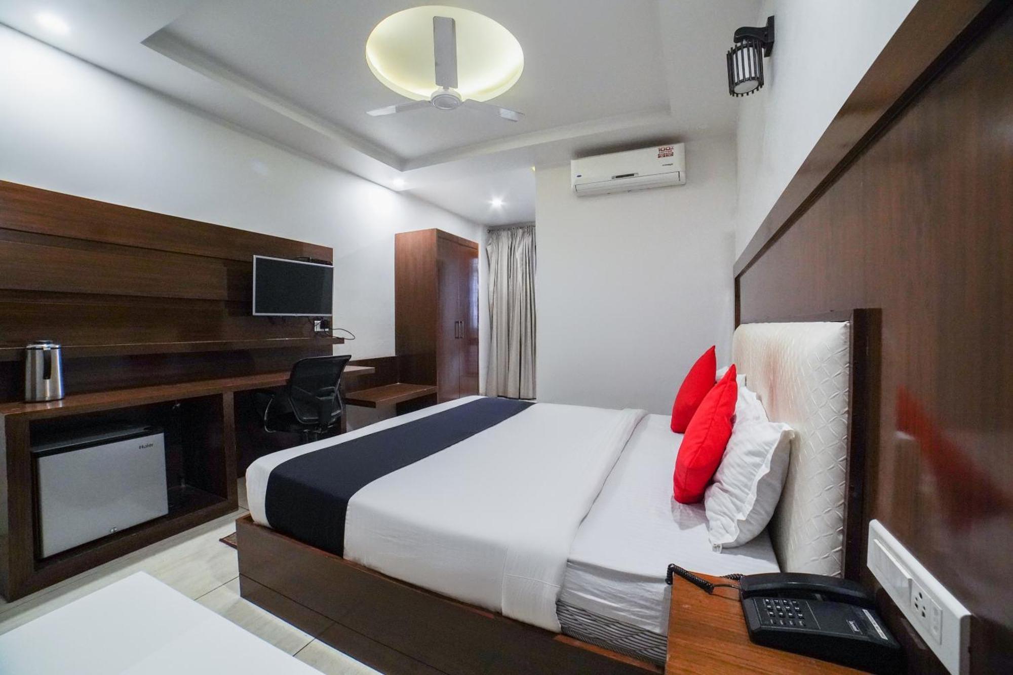 Collection O Prem Ratna Hotel Dehradun Exterior photo